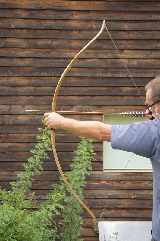 Making a primitive sinew bow string with reverse twist cordage